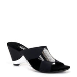Antonia  / Black