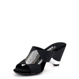 Antonia  / Black