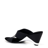 Antonia  / Black