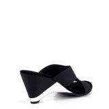 Antonia  / Black